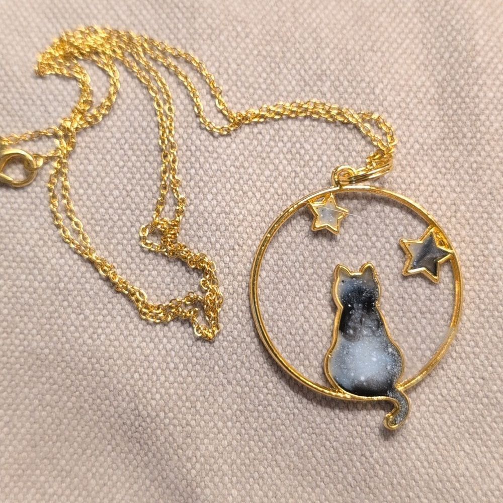 925 Sterling Silver Gold Plated Cat and Stars Round Pendant Necklace